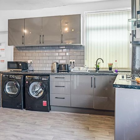Rochdale 3 Bedroom House 2 Bath With Free Parking Sleeps 7 מראה חיצוני תמונה