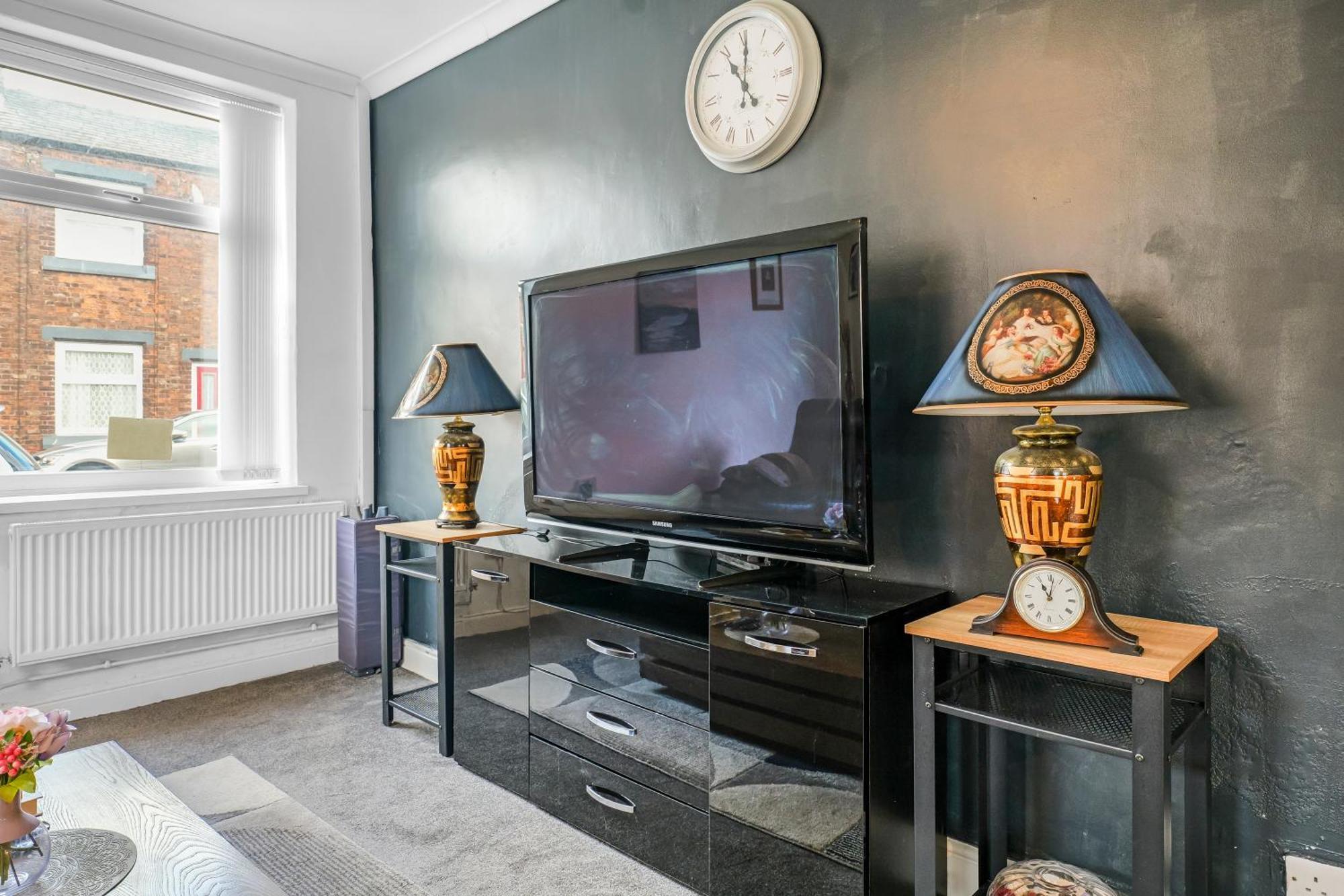 Rochdale 3 Bedroom House 2 Bath With Free Parking Sleeps 7 מראה חיצוני תמונה