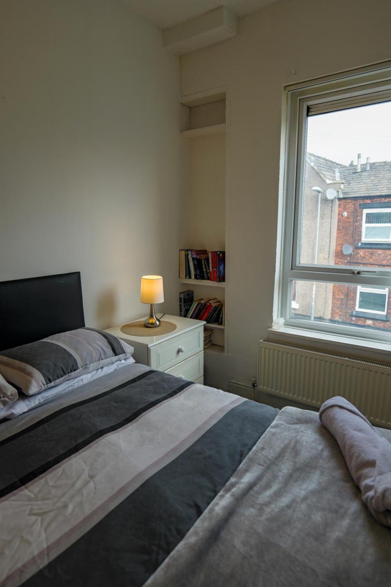 Rochdale 3 Bedroom House 2 Bath With Free Parking Sleeps 7 מראה חיצוני תמונה