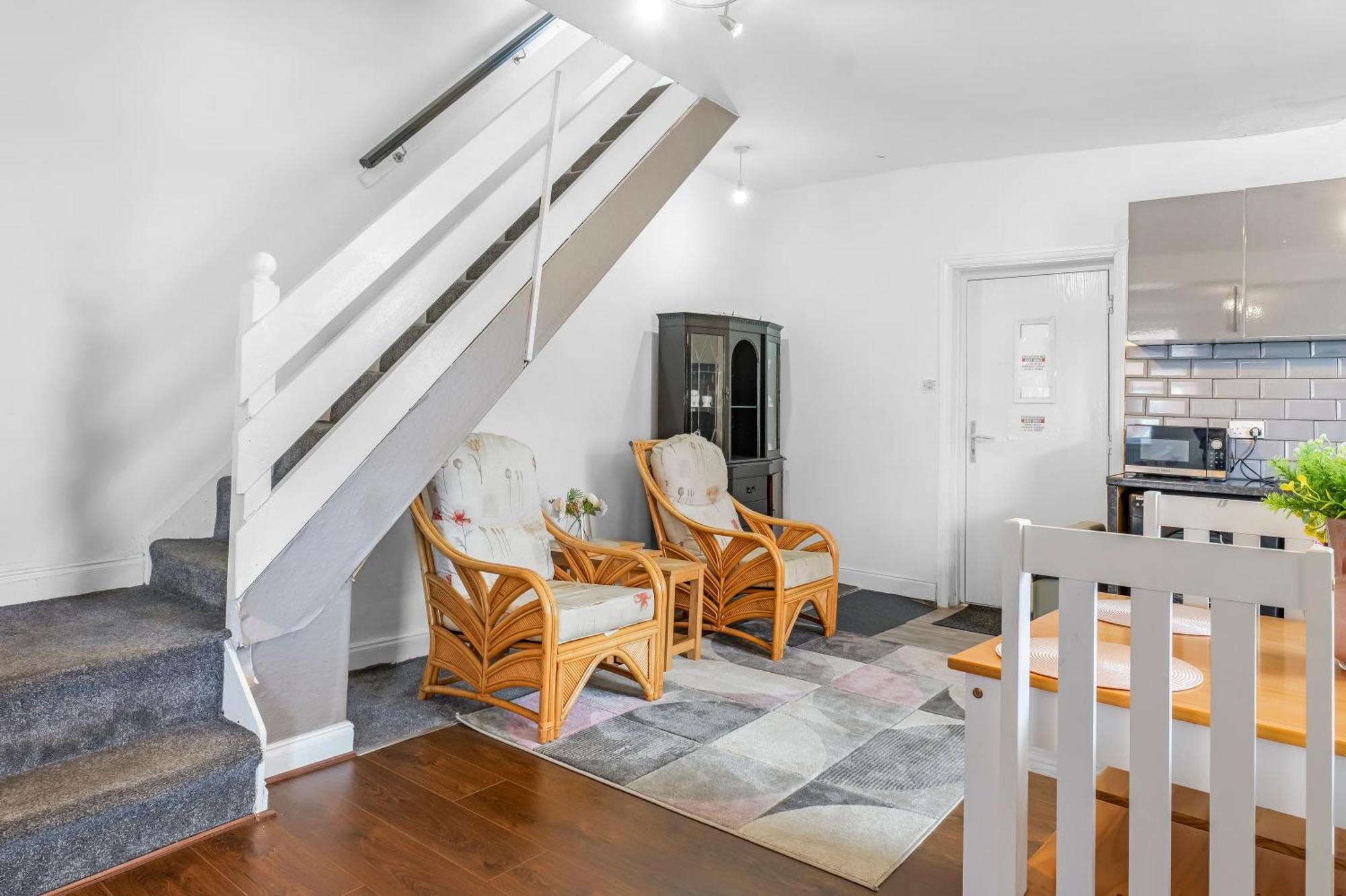 Rochdale 3 Bedroom House 2 Bath With Free Parking Sleeps 7 מראה חיצוני תמונה