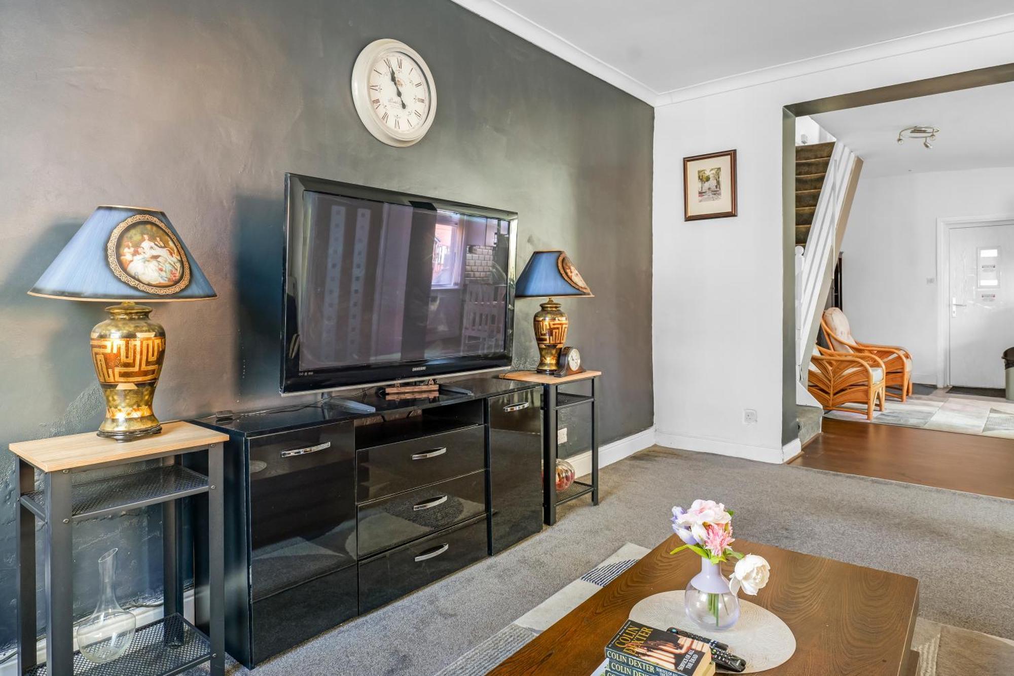 Rochdale 3 Bedroom House 2 Bath With Free Parking Sleeps 7 מראה חיצוני תמונה