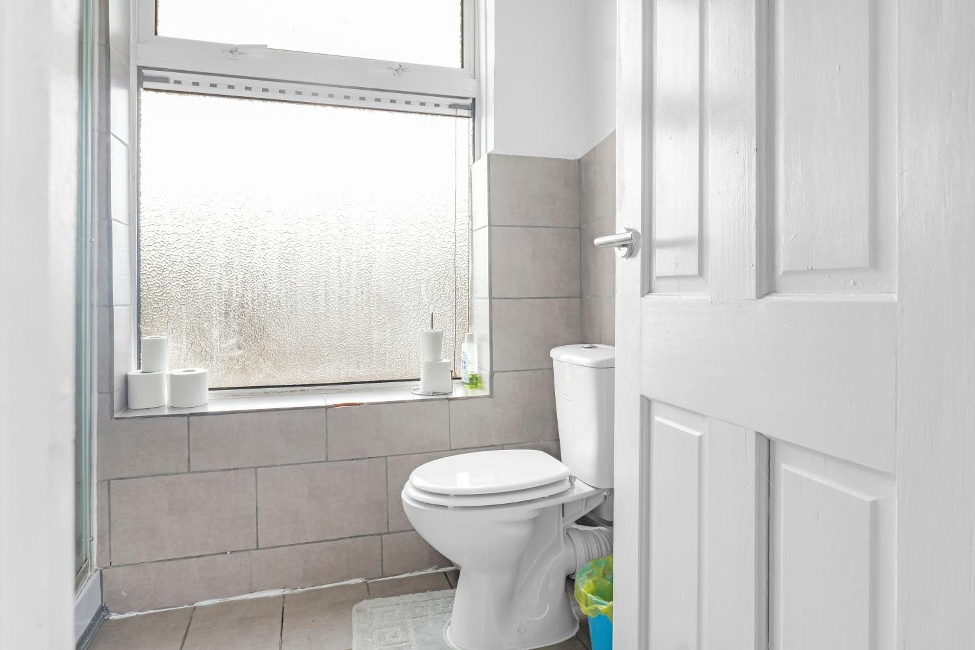 Rochdale 3 Bedroom House 2 Bath With Free Parking Sleeps 7 מראה חיצוני תמונה