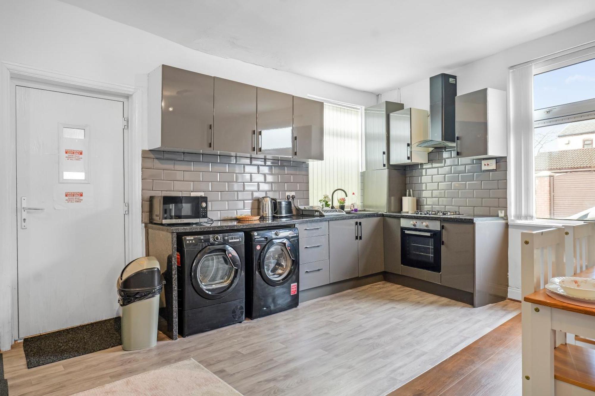 Rochdale 3 Bedroom House 2 Bath With Free Parking Sleeps 7 מראה חיצוני תמונה
