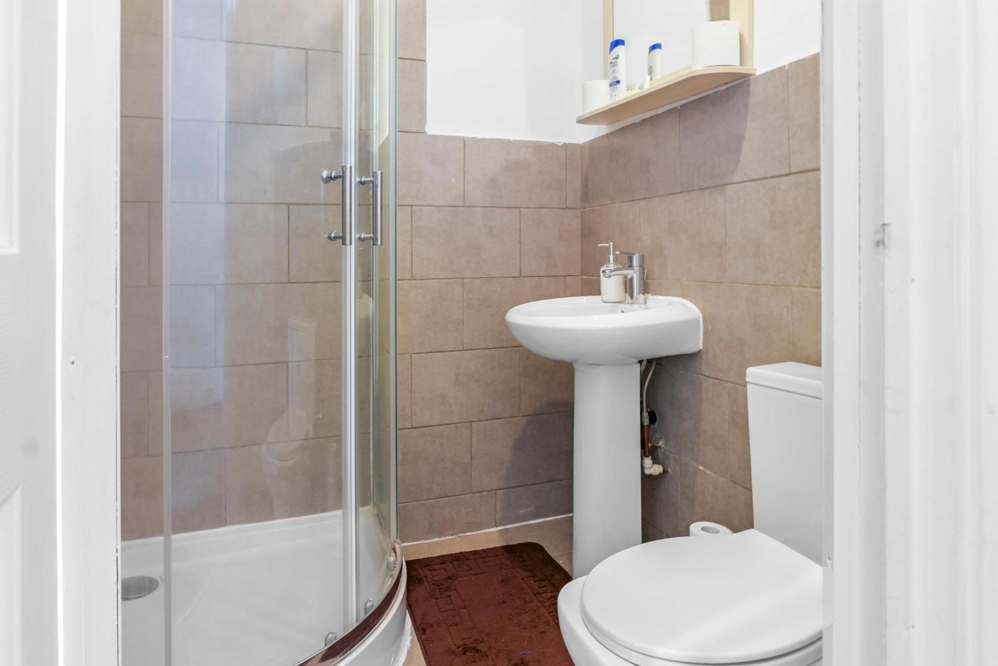 Rochdale 3 Bedroom House 2 Bath With Free Parking Sleeps 7 מראה חיצוני תמונה