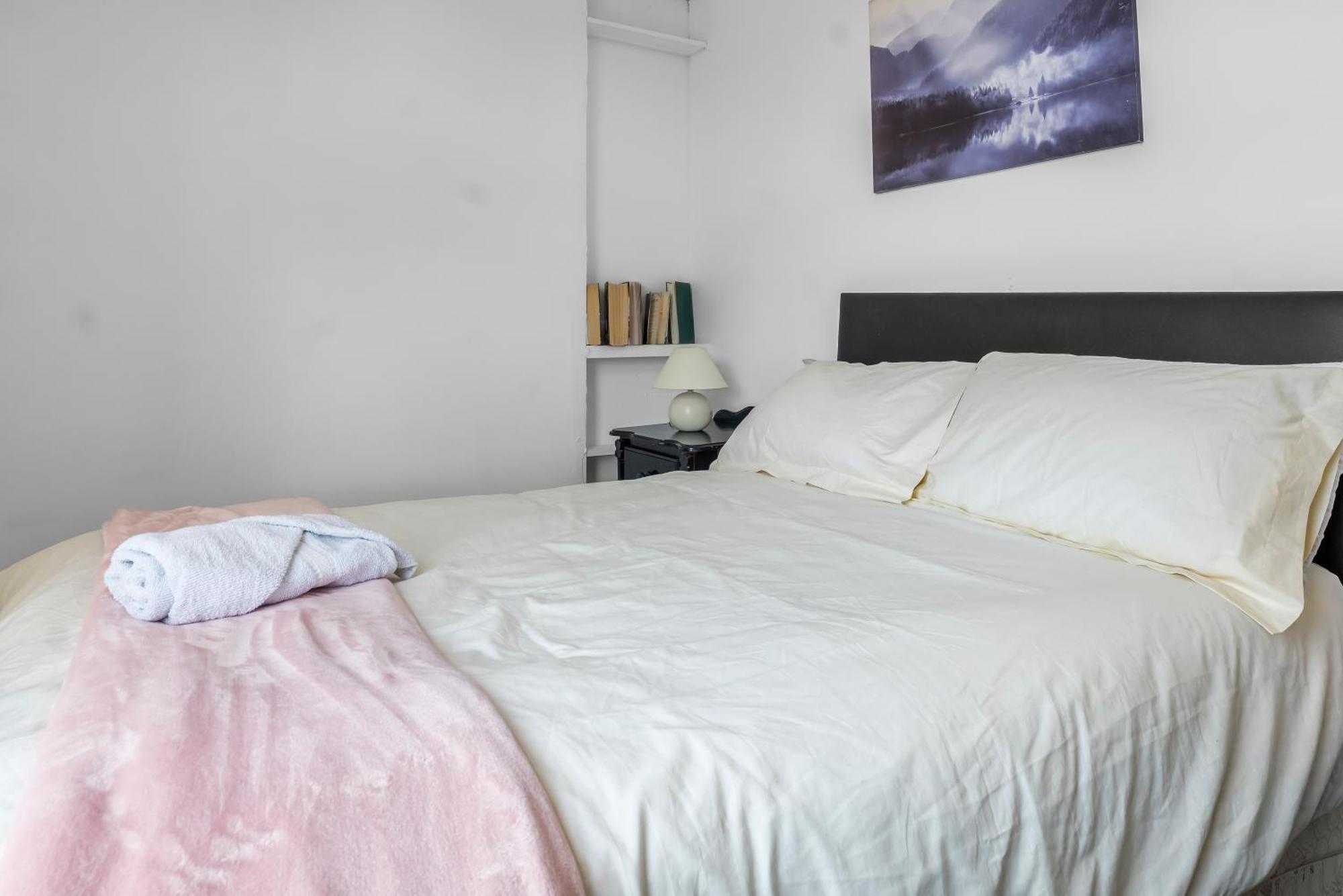 Rochdale 3 Bedroom House 2 Bath With Free Parking Sleeps 7 מראה חיצוני תמונה